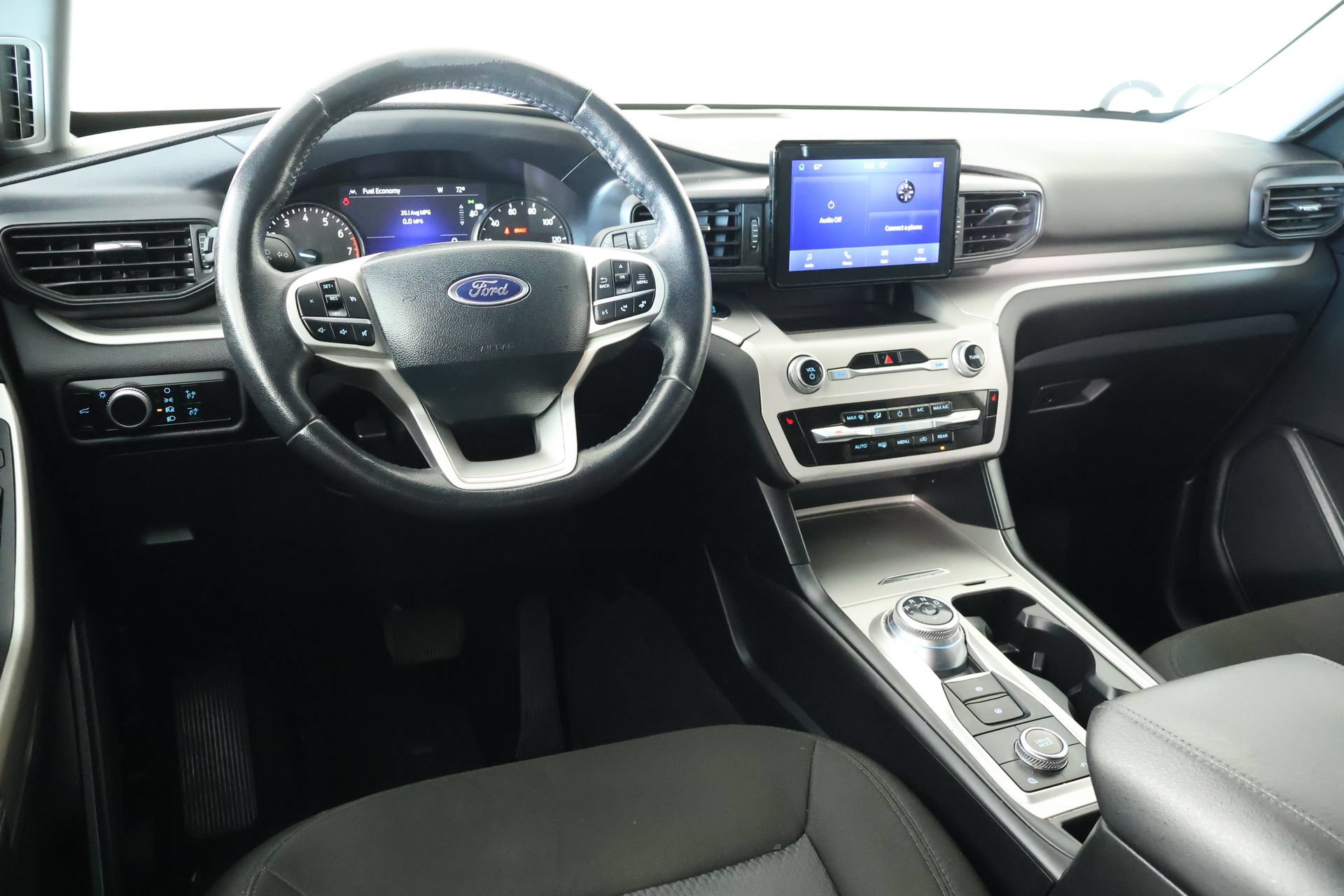 Used 2023 Ford Explorer XLT AWD/4WD image 2