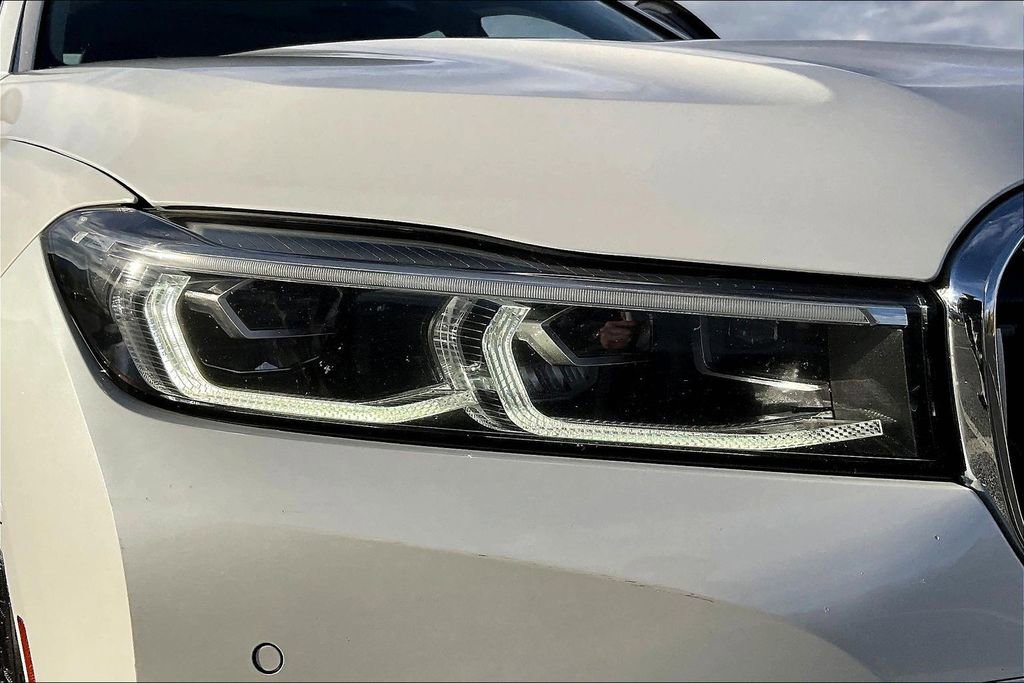 Used 2020 BMW 750i xDrive w/ Cold Weather Package AWD/4WD image 32