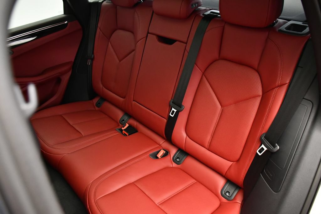 Certified 2026 Porsche Macan AWD/4WD image 46