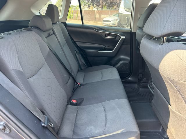 Used 2021 Toyota RAV4 XLE AWD/4WD image 32