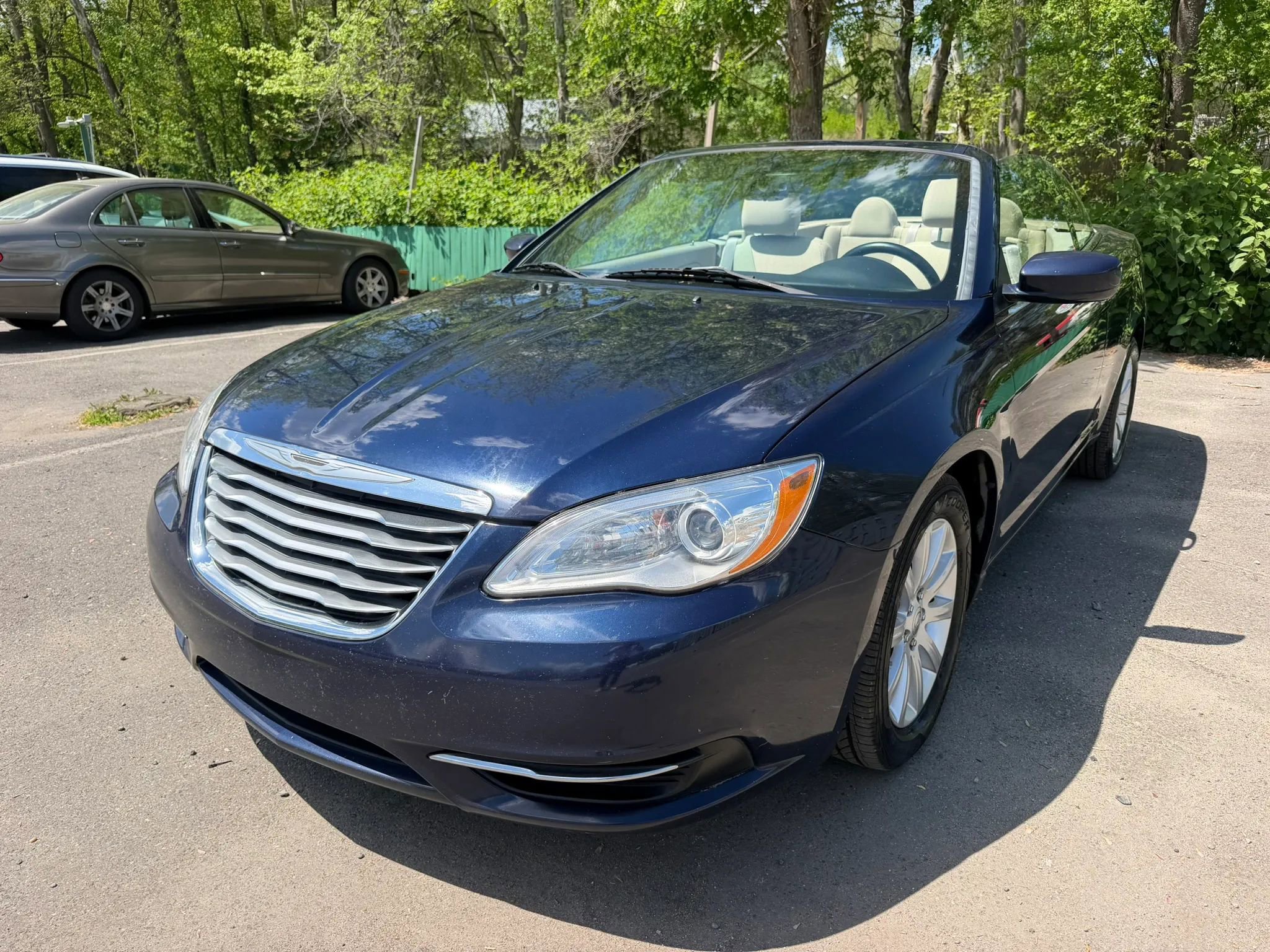 Used 2014 Chrysler 200 Touring FWD image 1