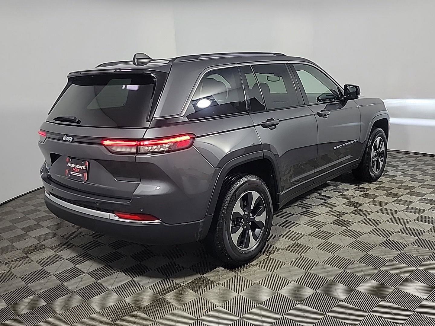 Used 2022 Jeep Grand Cherokee Limited 4xe image 4