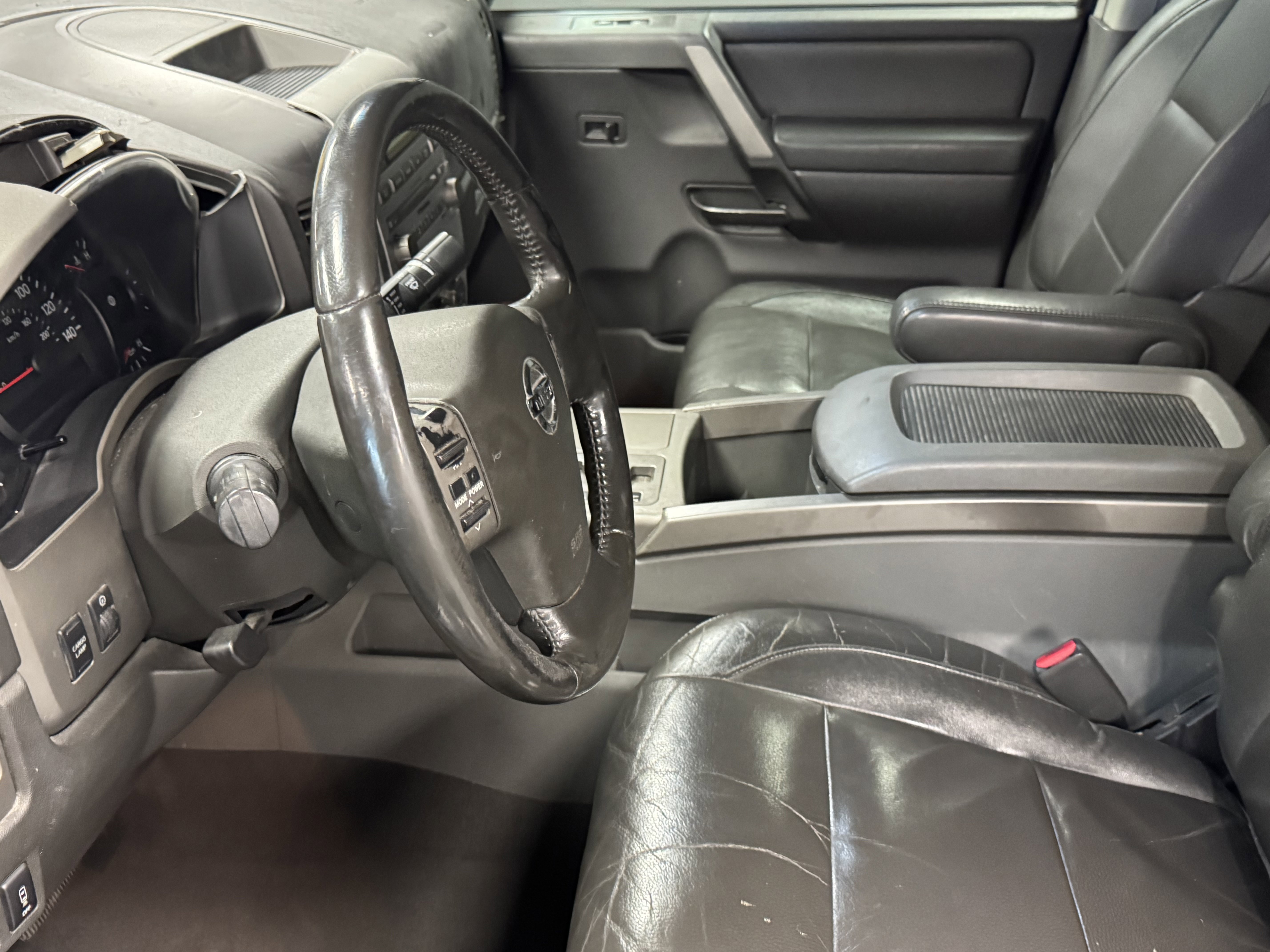 Used 2006 Nissan Titan LE w/ (S01) Side-Airbag Pkg w/ VDC image 9