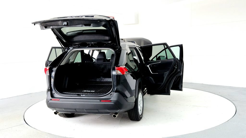 Used 2021 Toyota RAV4 LE w/ Carpet Mat Package (TMS) AWD/4WD image 11