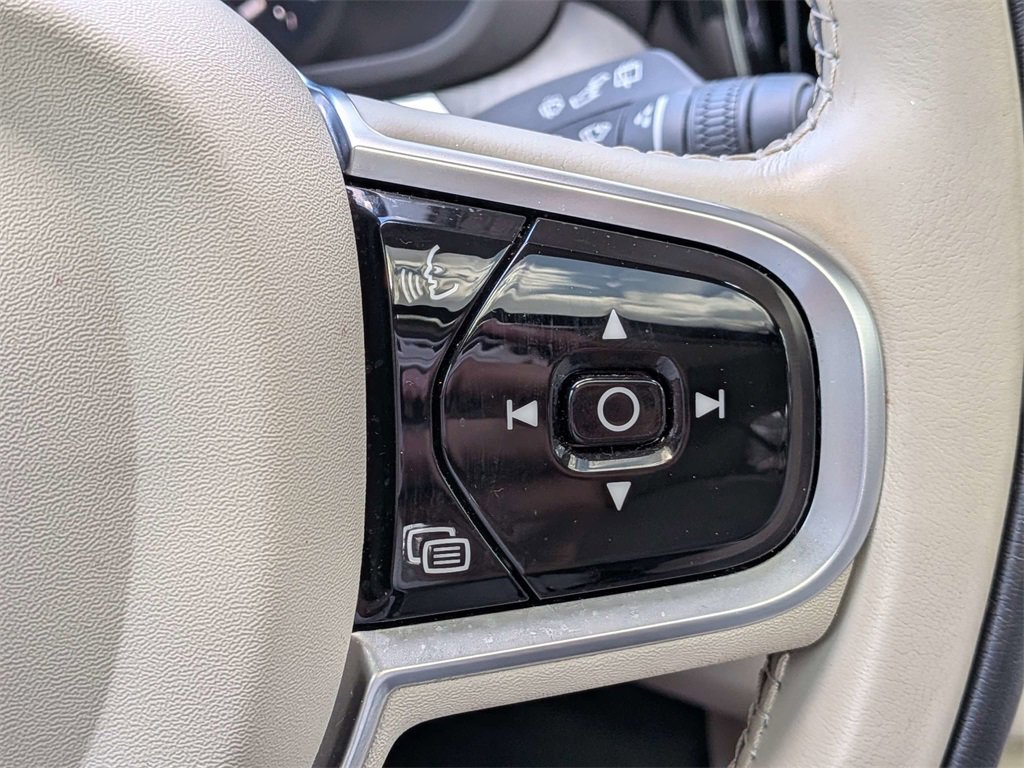 Certified 2023 Volvo XC60 B5 Ultimate w/ Climate Package image 27