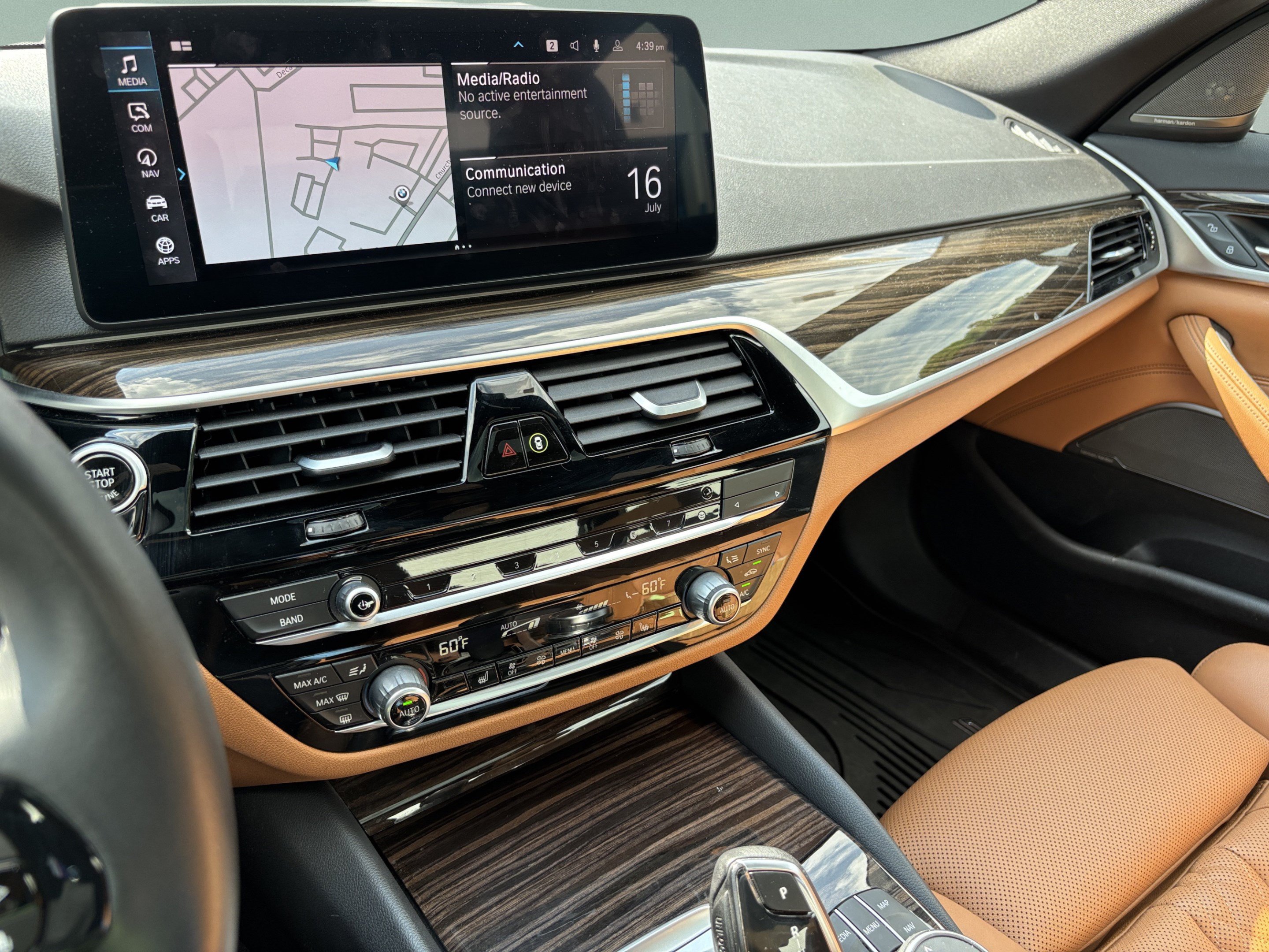 Used 2023 BMW 530i w/ Premium Package RWD image 11