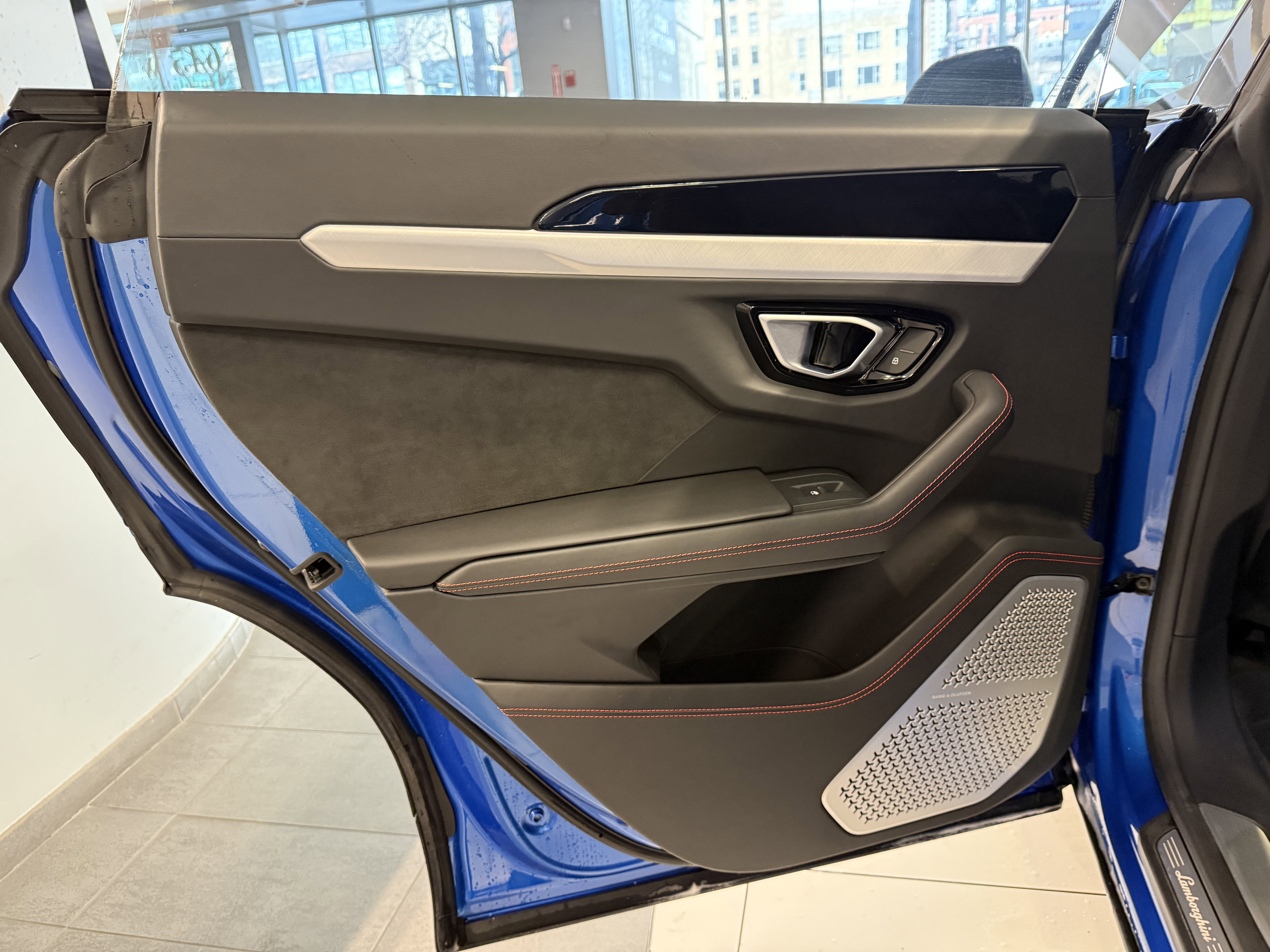 Used 2020 Lamborghini Urus image 18