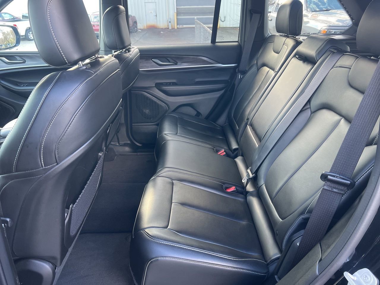 Used 2025 Jeep Grand Cherokee Limited image 18