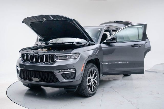 Used 2024 Jeep Grand Cherokee Limited image 17