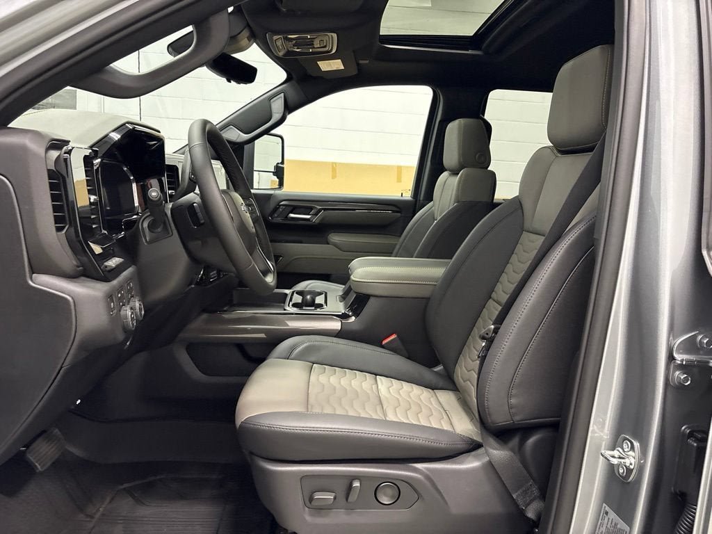 New 2026 Chevrolet Silverado 2500 ZR2 w/ LPO, Dark Essentials Package AWD/4WD image 18