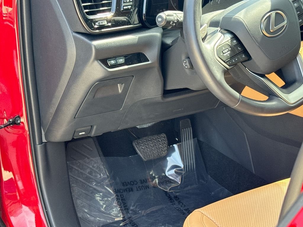 Used 2025 Lexus NX 250 FWD w/ Towing Package (2000 Lbs) image 17