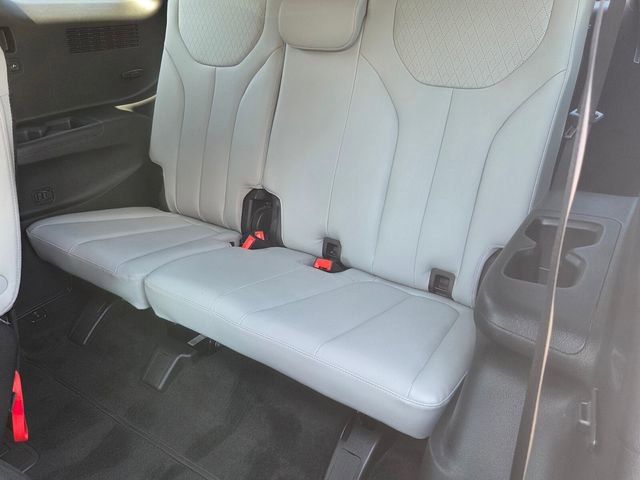 Used 2021 Hyundai Palisade SEL w/ Premium Package image 12