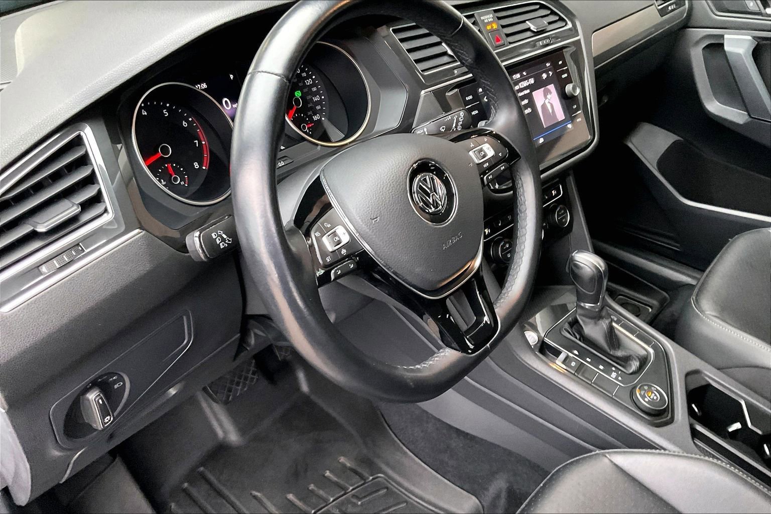 Used 2019 Volkswagen Tiguan SE image 14