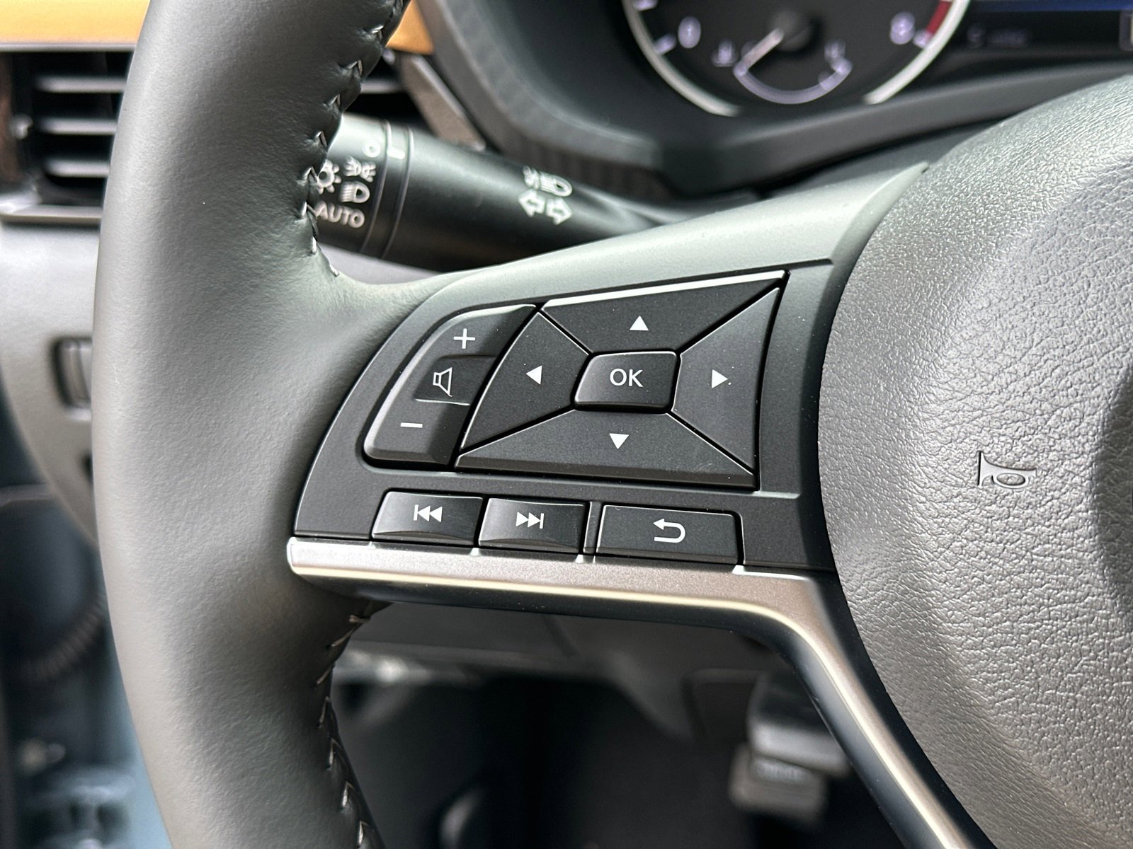 New 2025 Nissan Sentra SV w/ SV Premium Package image 25