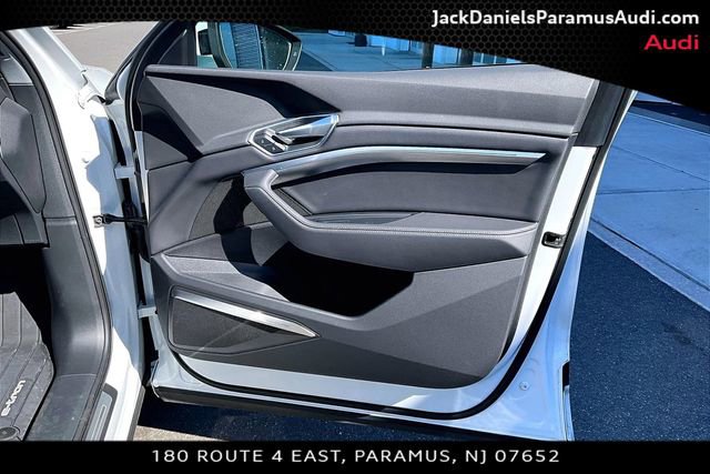 Used 2023 Audi e-tron Premium Plus w/ Premium Plus Package AWD/4WD image 15