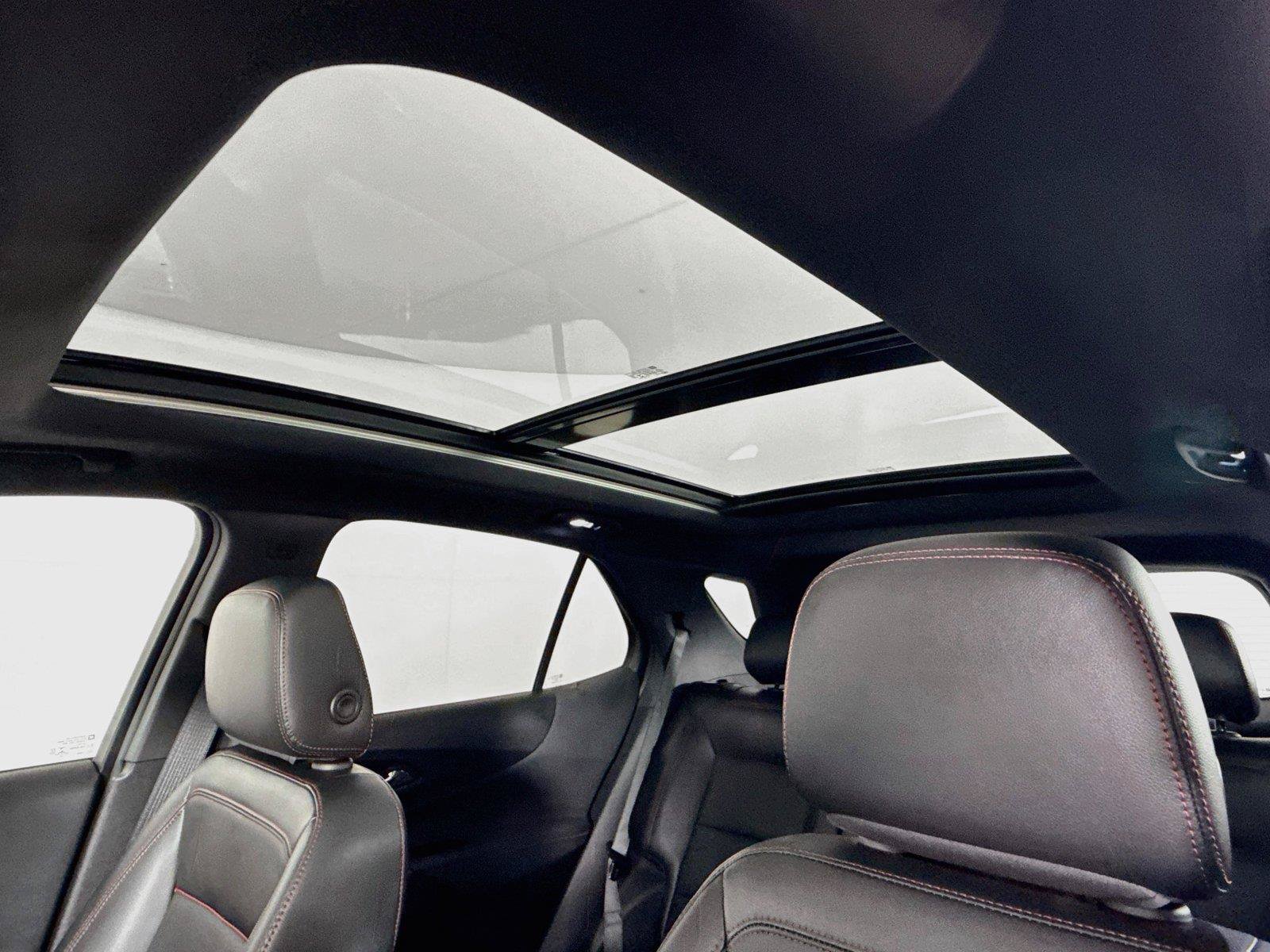 Used 2022 Chevrolet Equinox RS w/ RS Leather Package FWD image 6