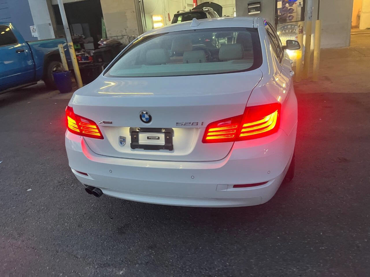 Used 2014 BMW 528i xDrive Sedan AWD/4WD image 5