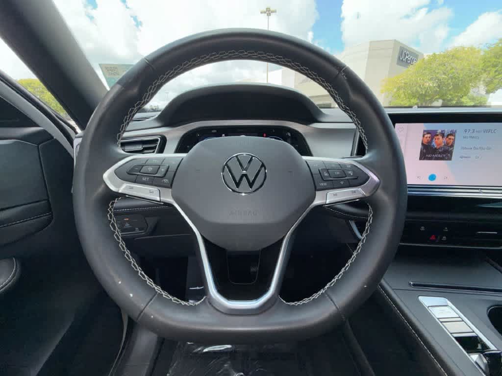 Certified 2025 Volkswagen Atlas Cross Sport SE FWD image 15