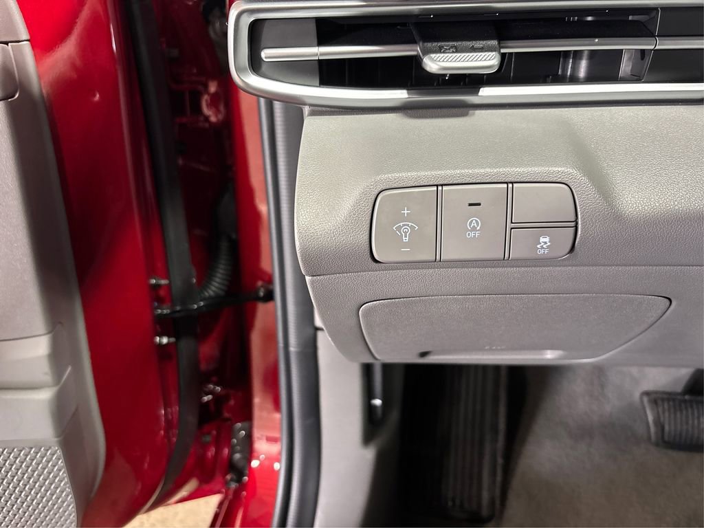 Certified 2025 Hyundai Elantra SE image 33