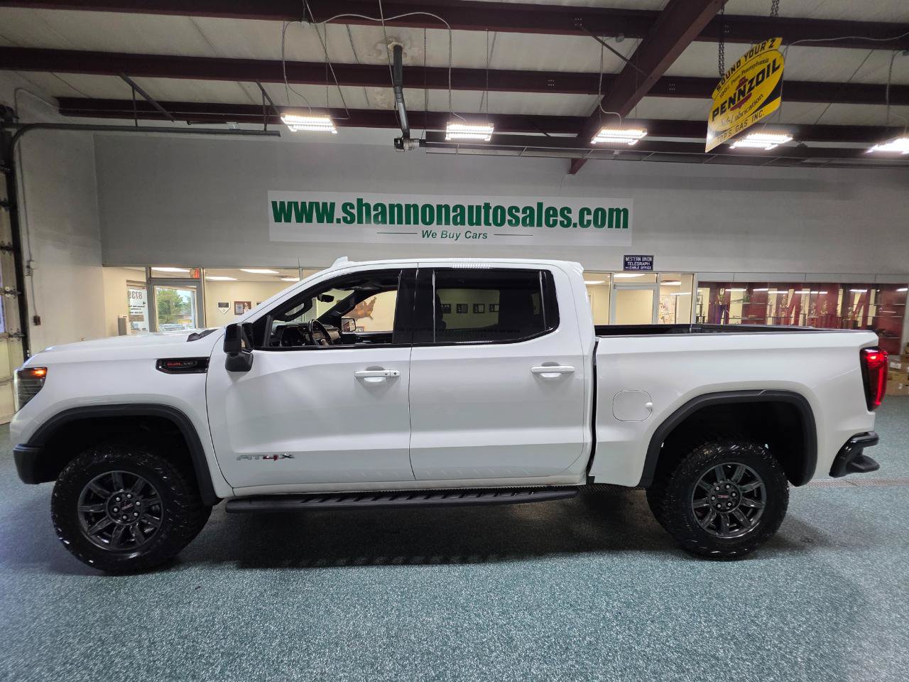 Used 2024 GMC Sierra 1500 AT4X AWD/4WD image 9