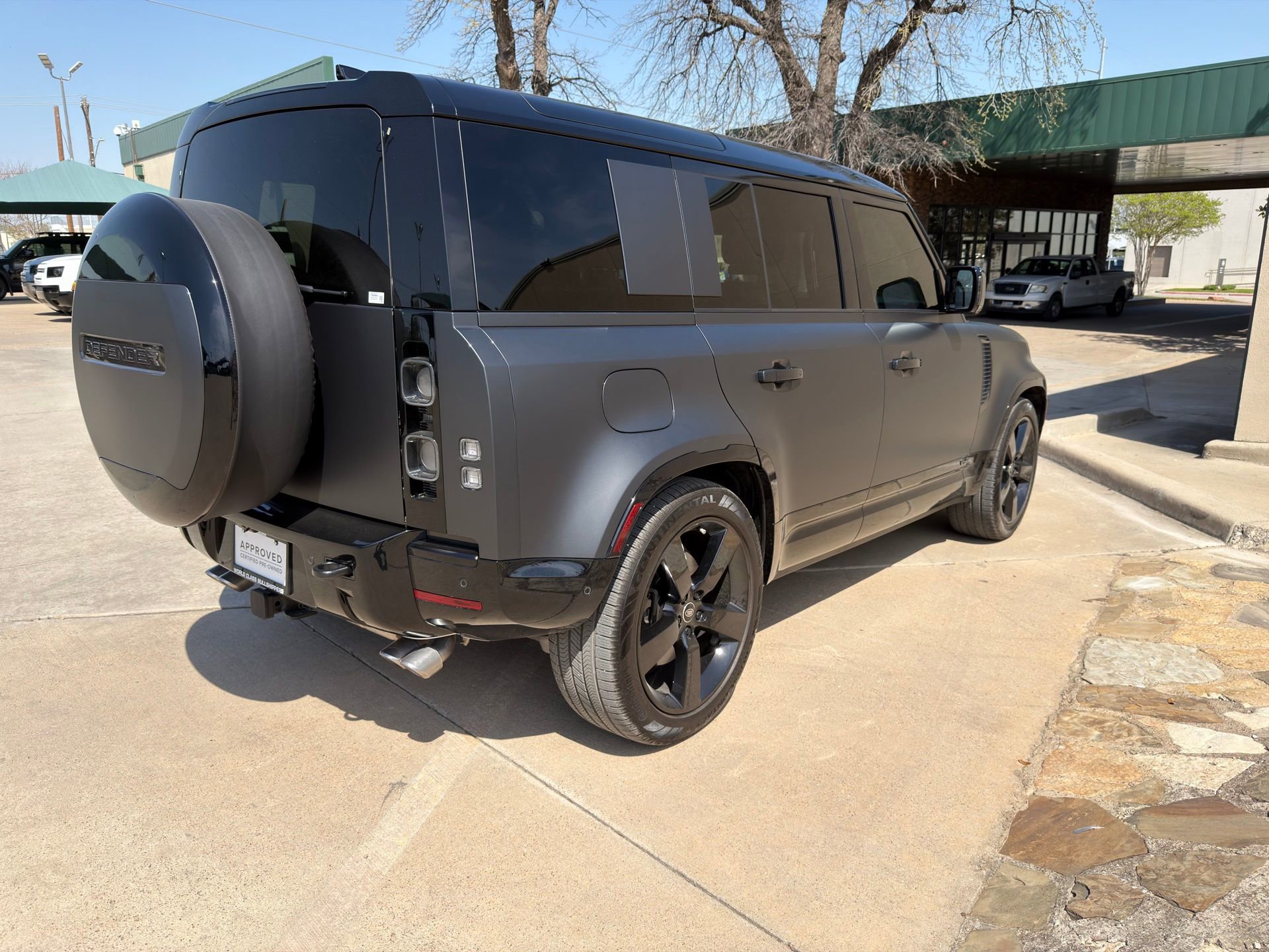 Used 2025 Land Rover Defender 110 V8 image 5