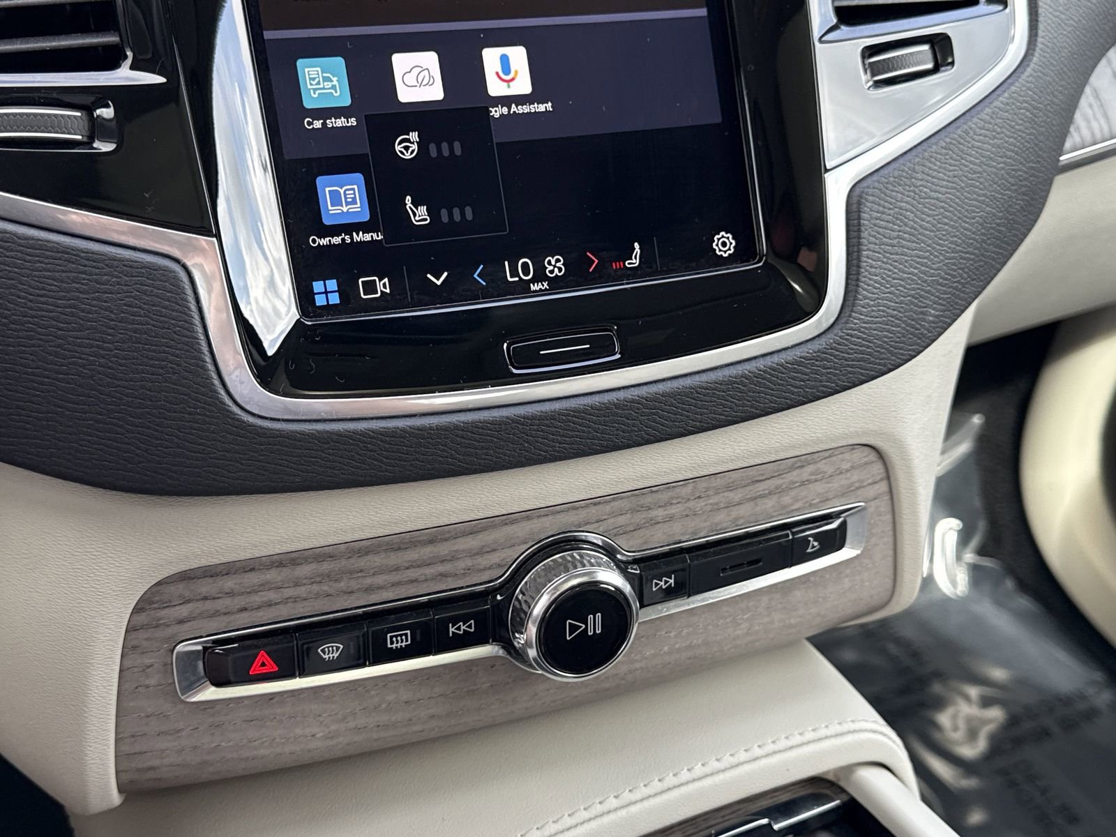 Used 2024 Volvo XC90 T8 Plus w/ Protection Package Premier image 24