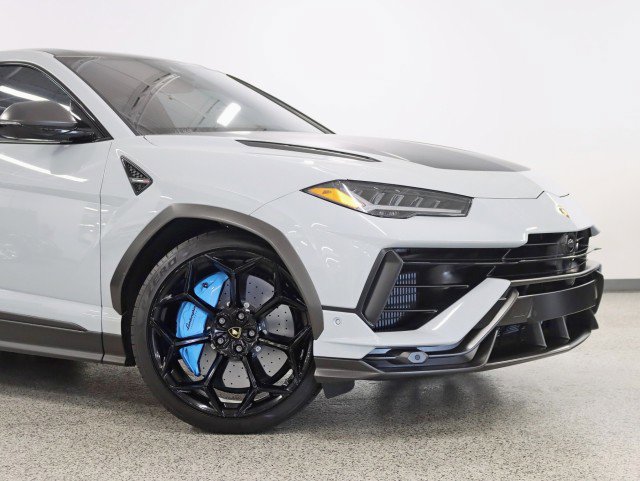 Used 2023 Lamborghini Urus Performante image 3