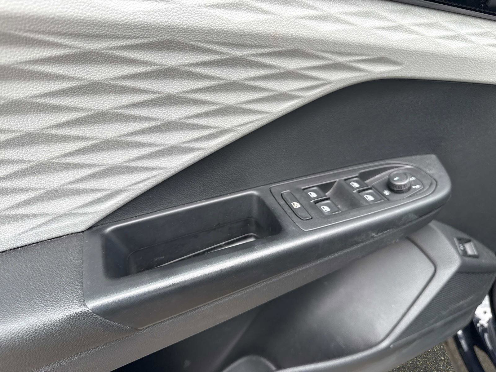 Used 2022 Volkswagen Taos S image 13