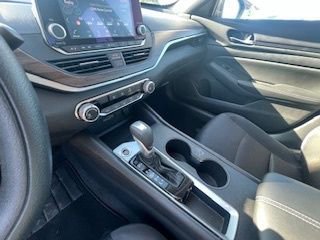 Used 2025 Nissan Altima 2.5 SV image 14