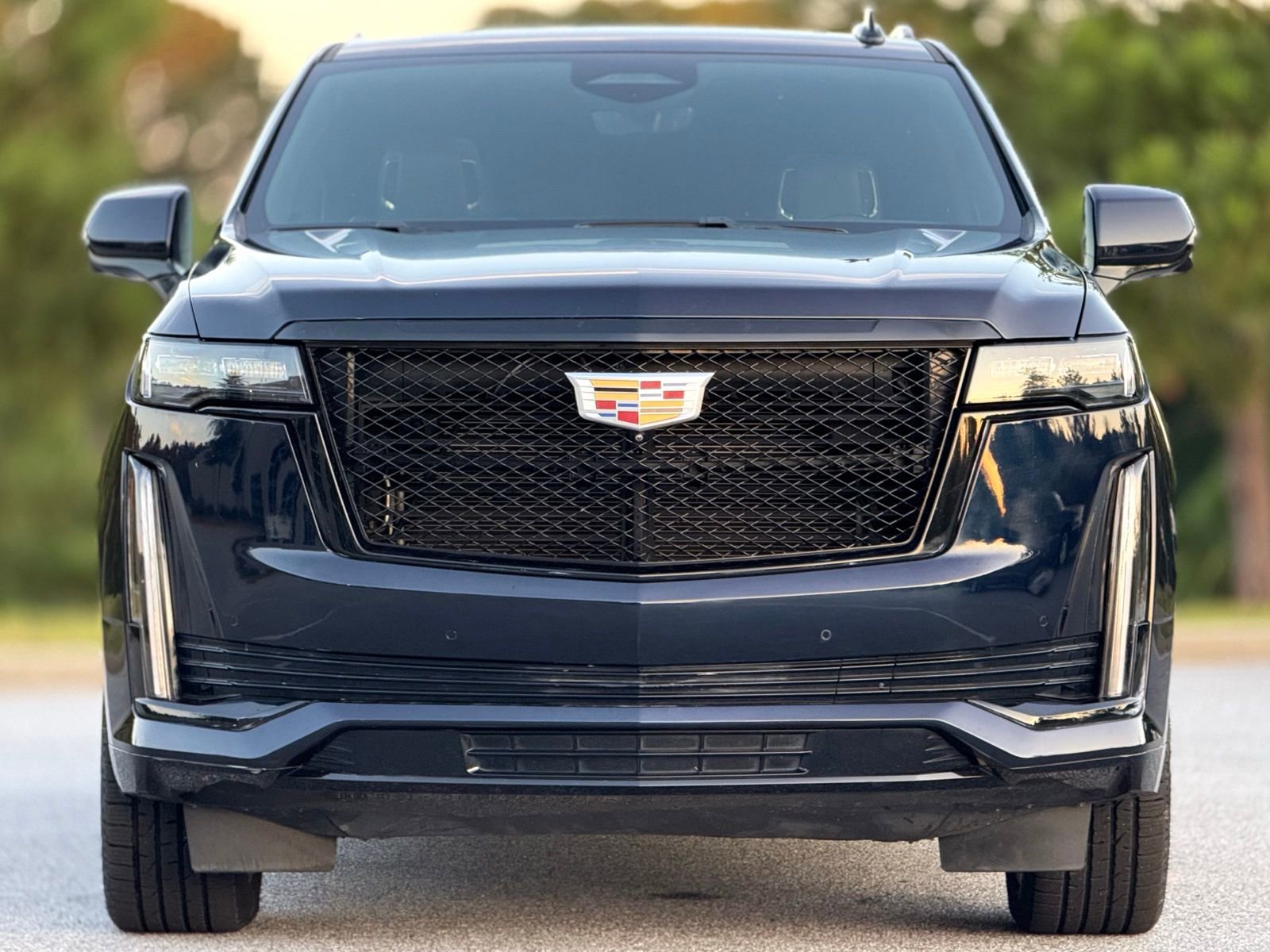 Used 2023 Cadillac Escalade ESV Sport image 2