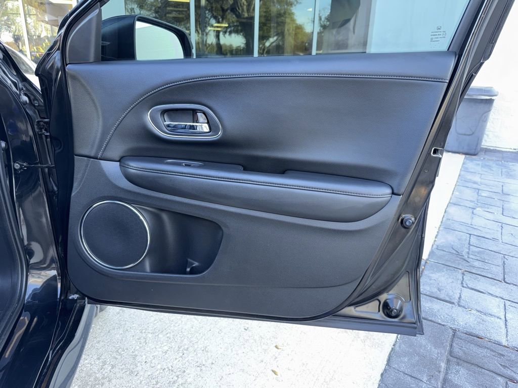 Used 2019 Honda HR-V Touring image 18