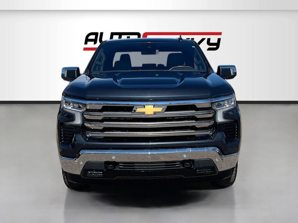 Used 2023 Chevrolet Silverado 1500 LTZ AWD/4WD image 2