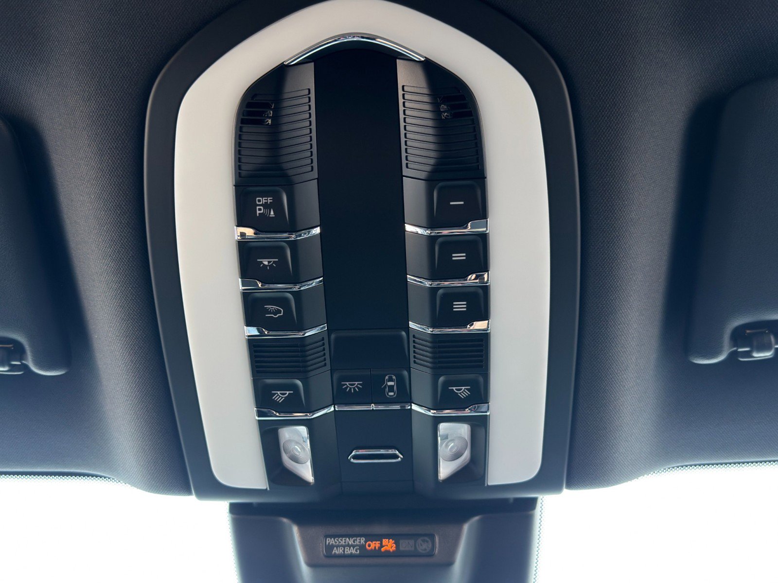 Used 2024 Porsche Macan image 31