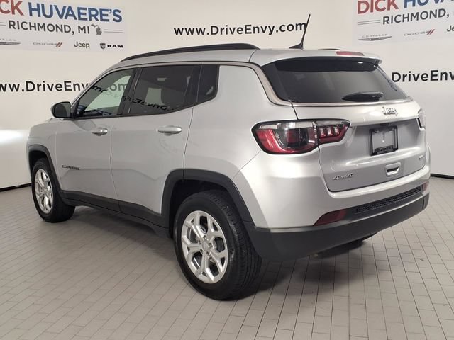 Used 2024 Jeep Compass Latitude AWD/4WD image 6