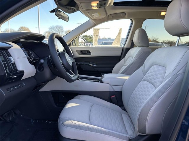 New 2025 Nissan Pathfinder SV w/ SV Premium Package image 16