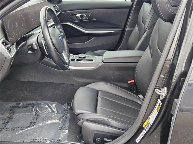 Used 2024 BMW 330e image 17