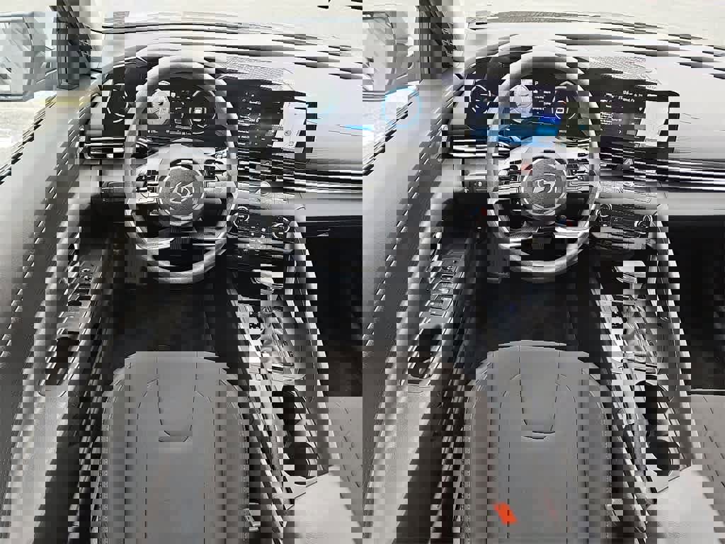 Used 2024 Hyundai Elantra SEL image 9