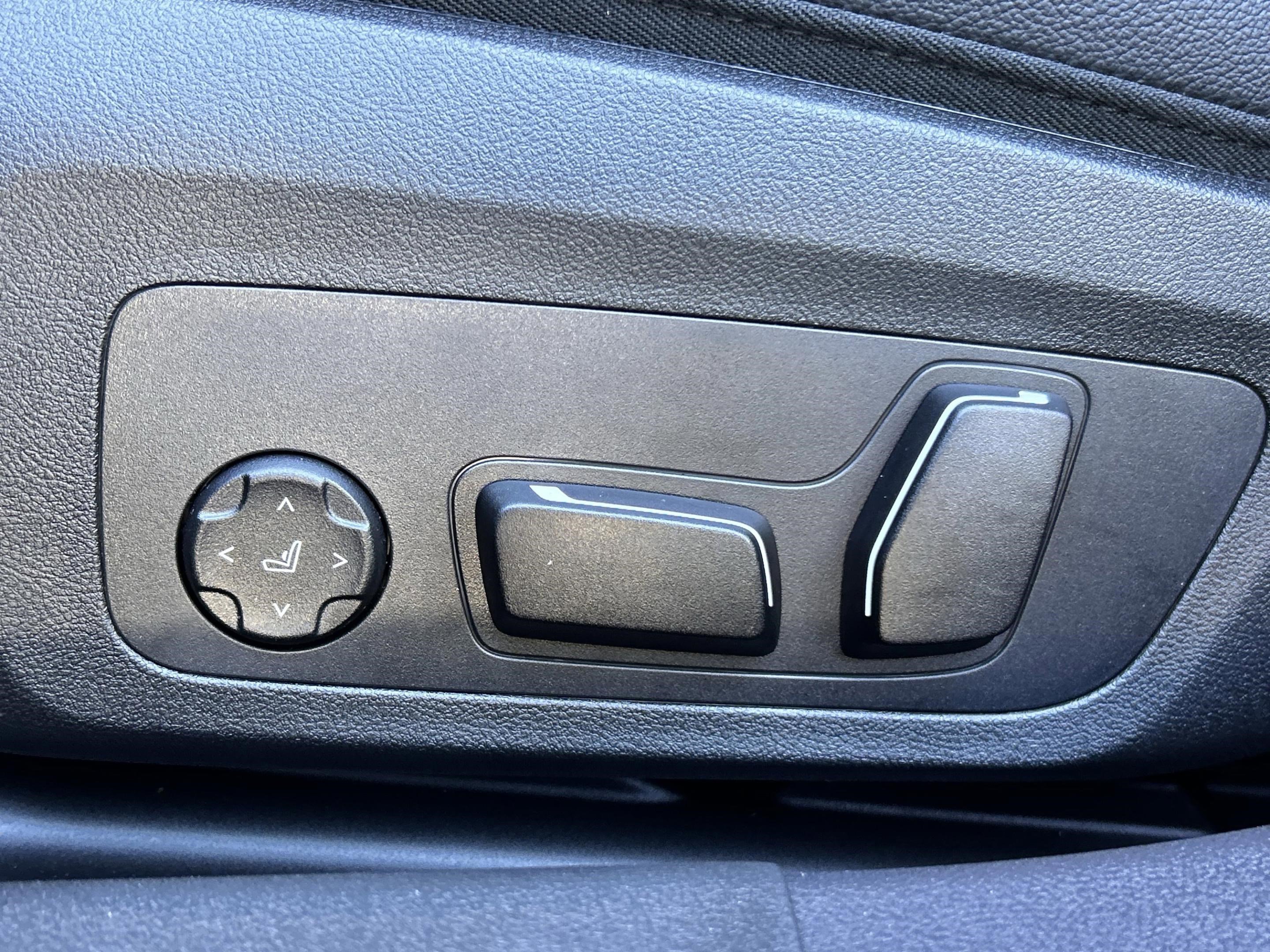 Used 2026 BMW 330i Sedan w/ M Sport Package image 23