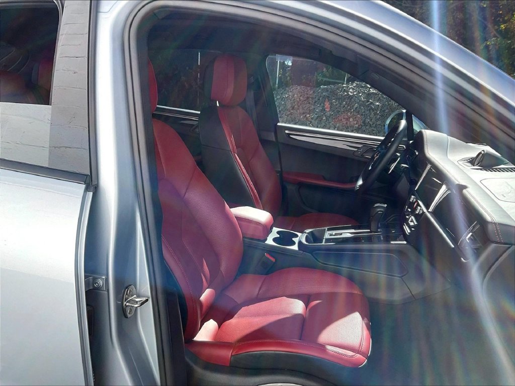 Certified 2023 Porsche Macan AWD/4WD image 12