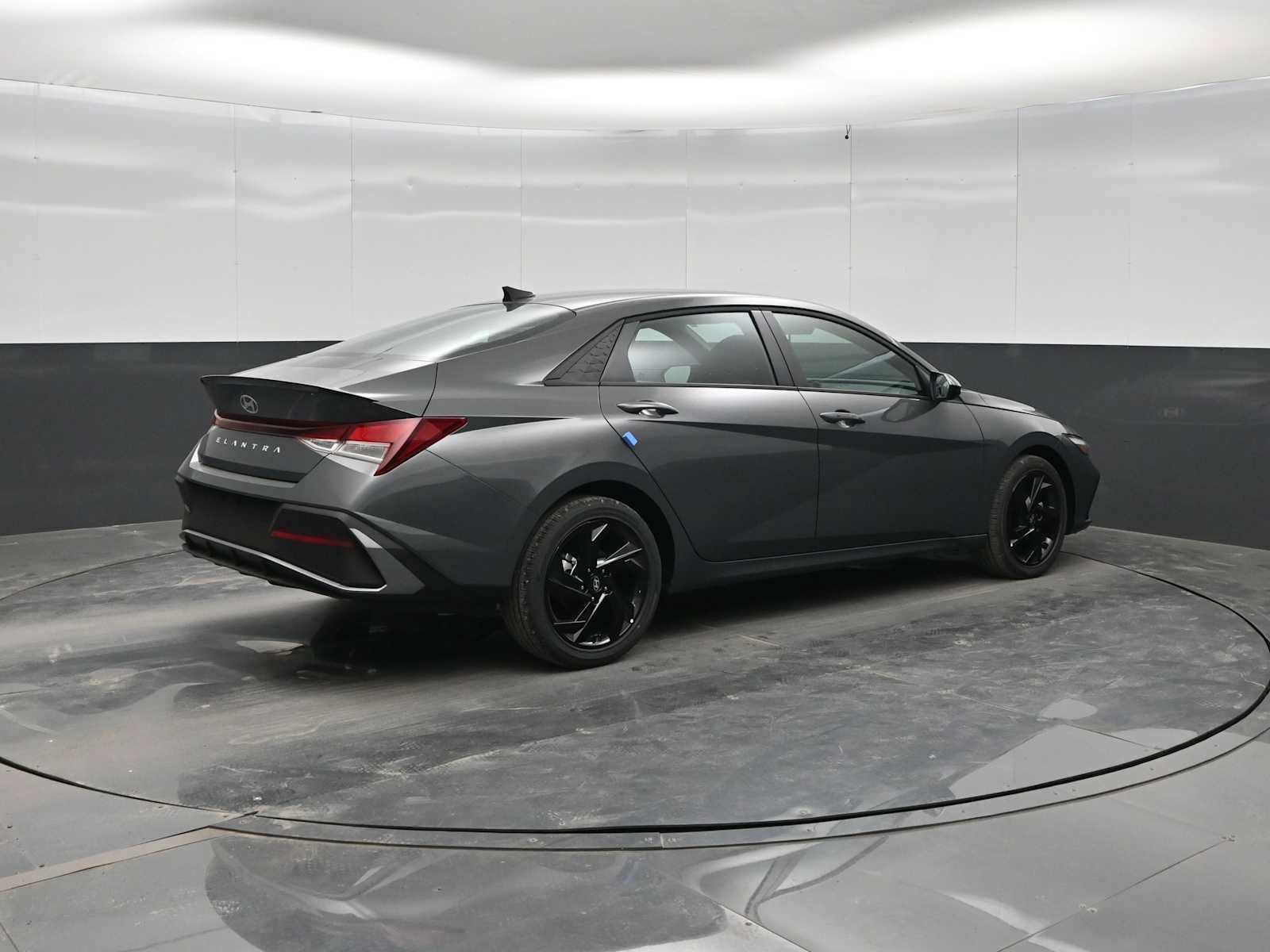 New 2026 Hyundai Elantra SEL Sport FWD image 8