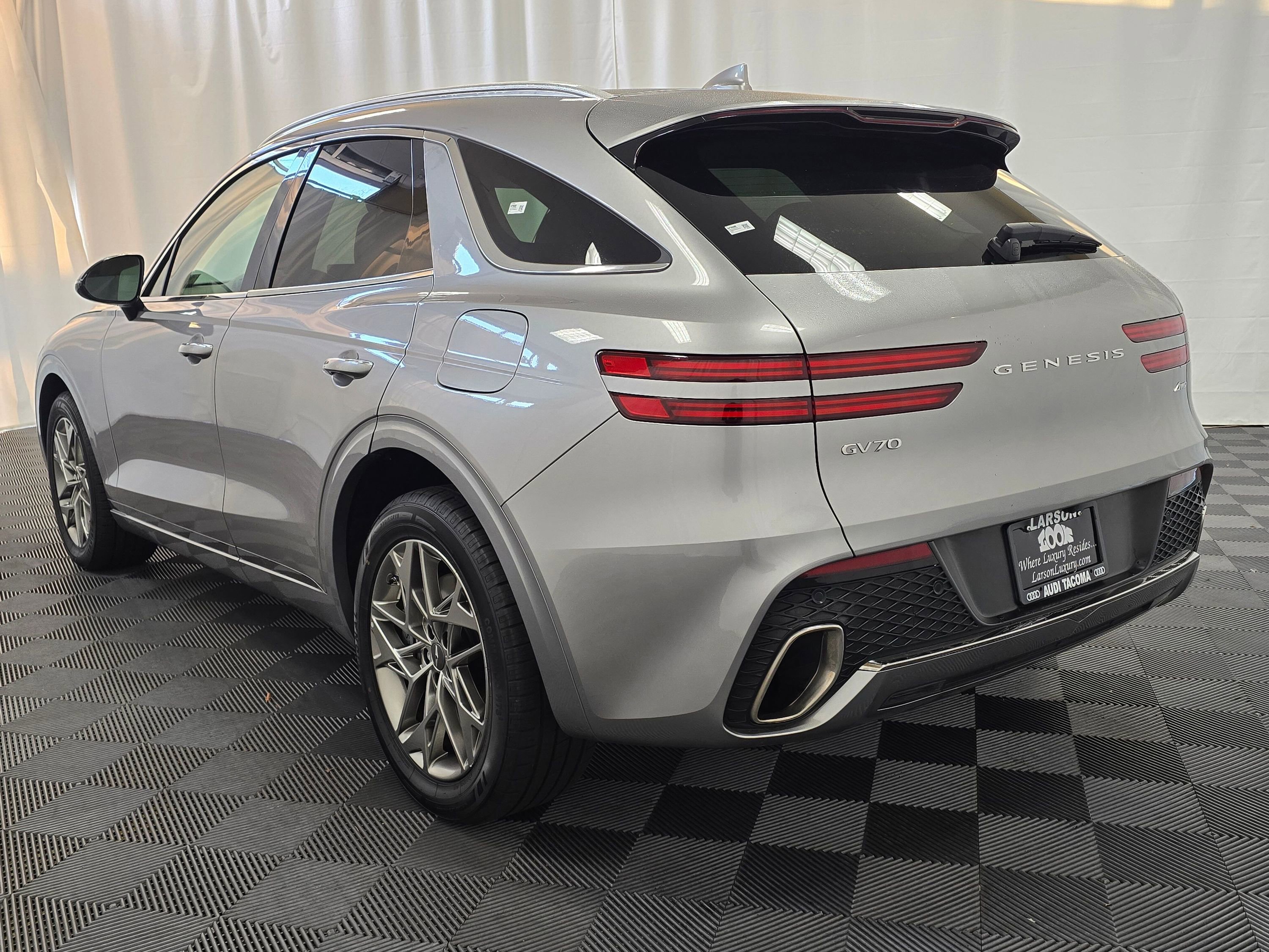 Used 2025 Genesis GV70 2.5T image 4