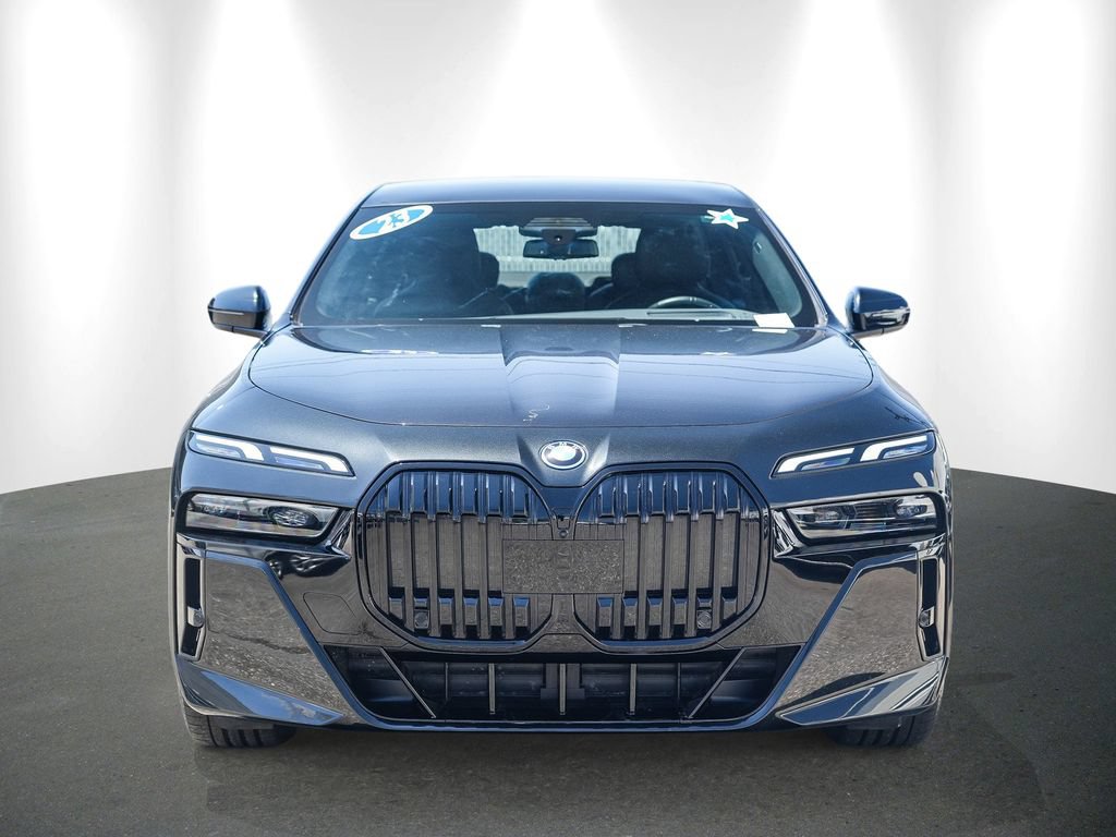 Used 2023 BMW i7 xDrive60 AWD/4WD image 2