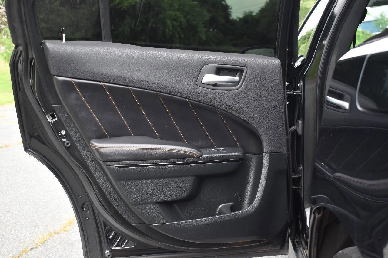 Used 2018 Dodge Charger R/T image 11