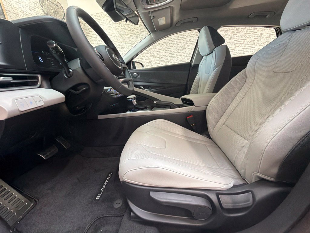 New 2026 Hyundai Elantra SEL Sport FWD image 24