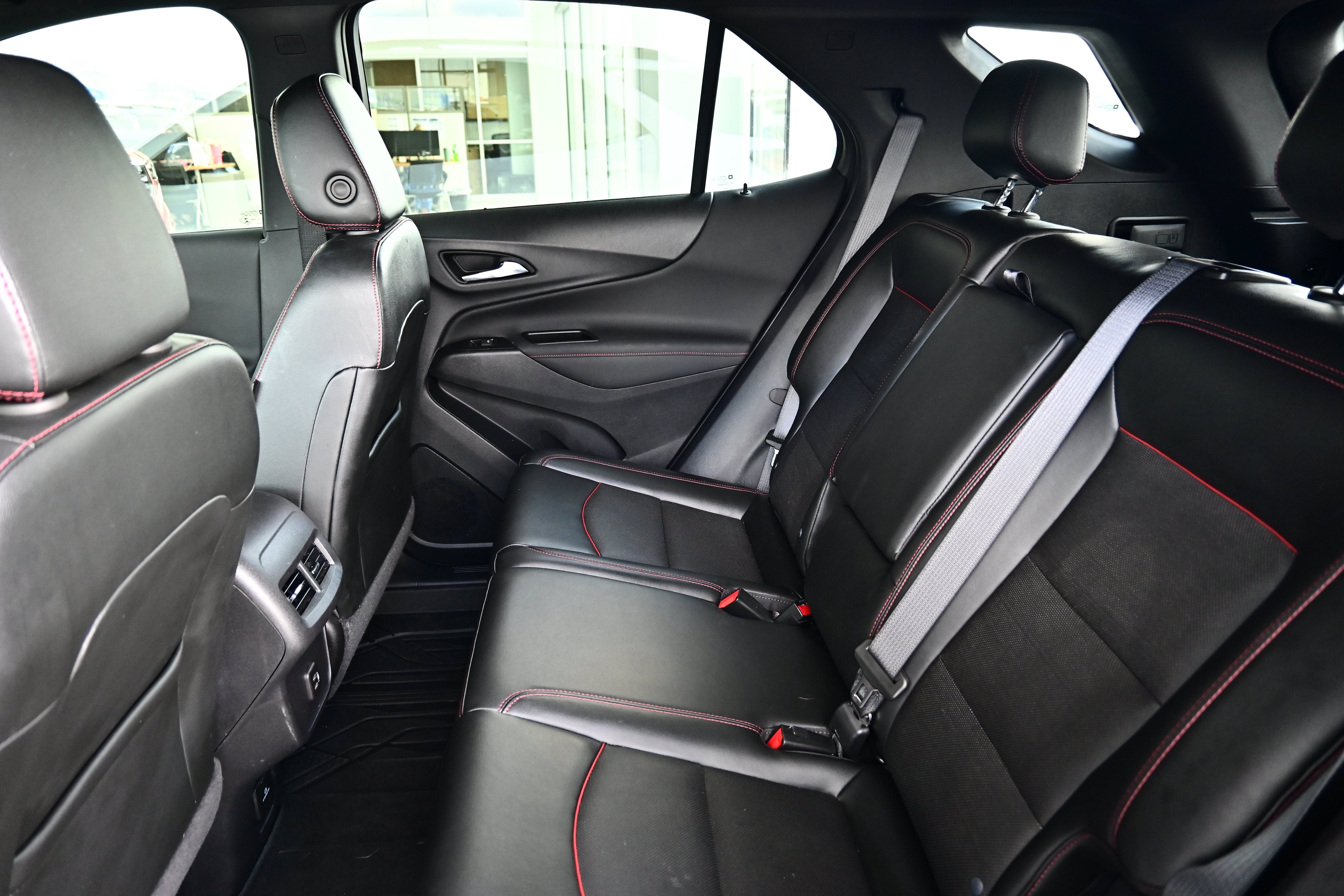 Used 2023 Chevrolet Equinox RS w/ RS Leather Package AWD/4WD image 14