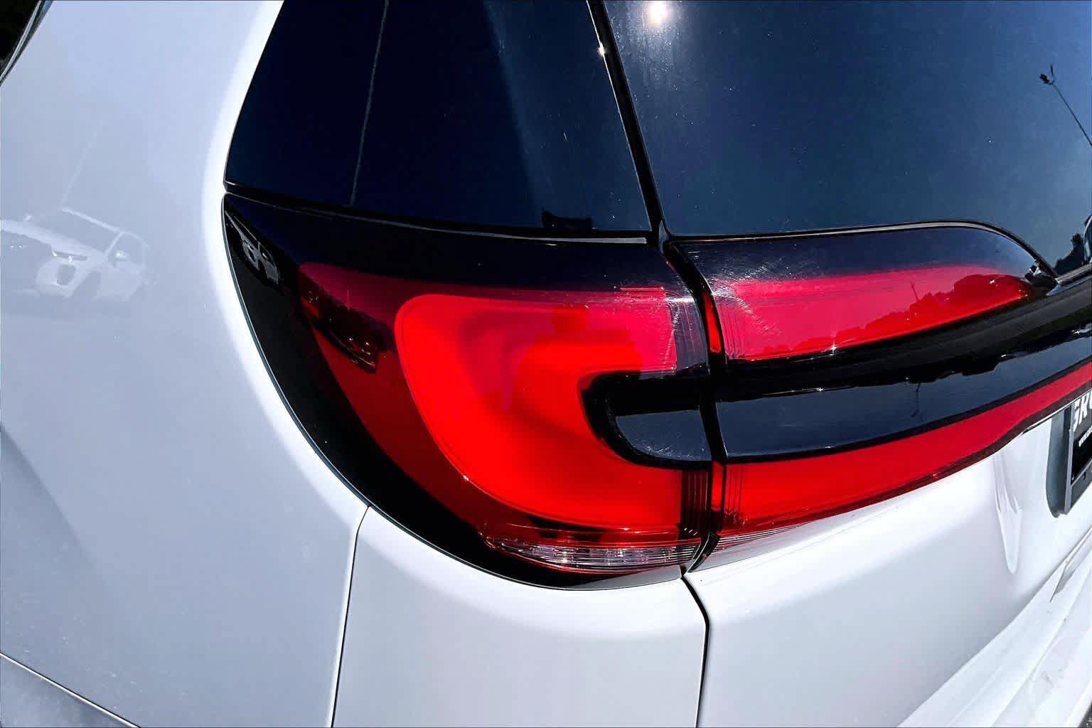 Used 2023 Chrysler Pacifica Touring-L FWD image 27