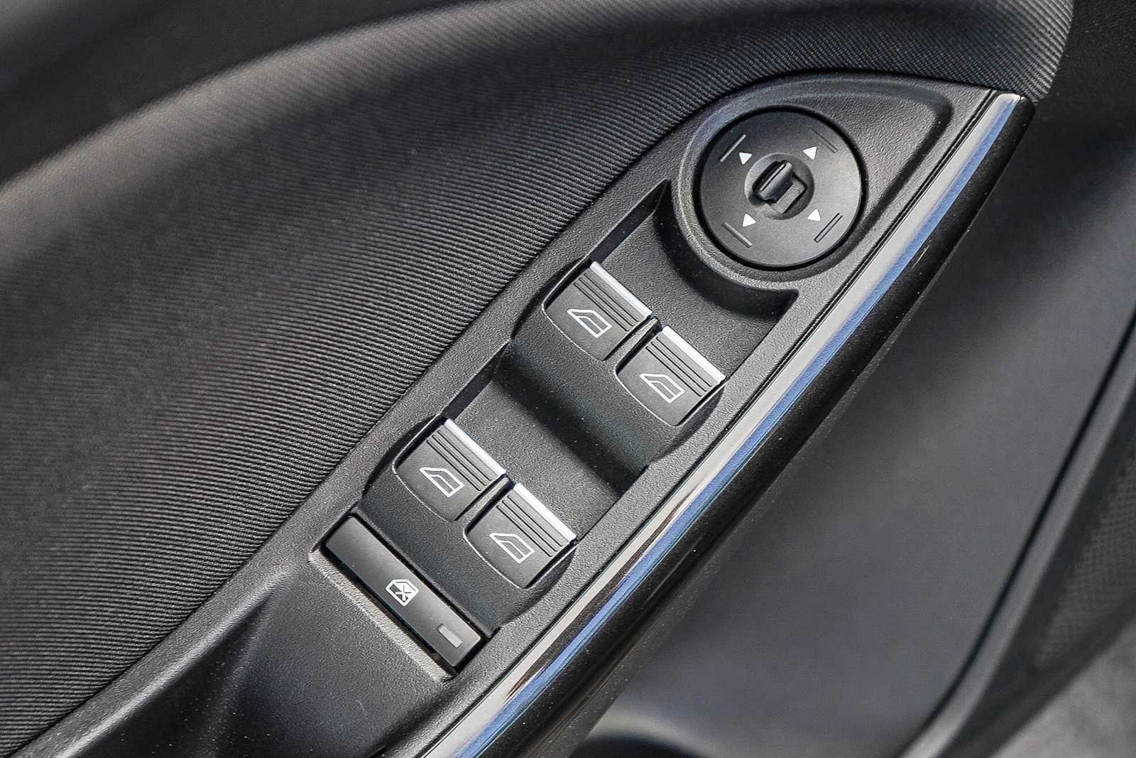 Used 2017 Ford Focus Titanium w/ Titanium Technology Package image 23