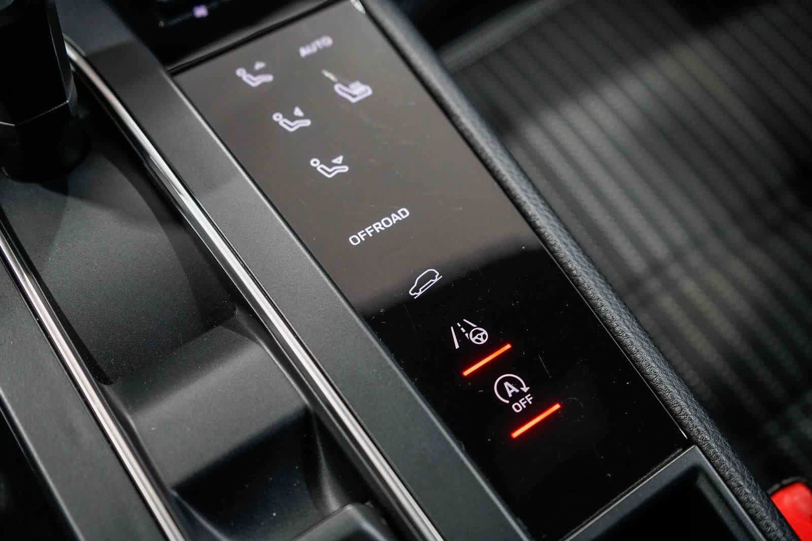 Used 2024 Porsche Macan image 25