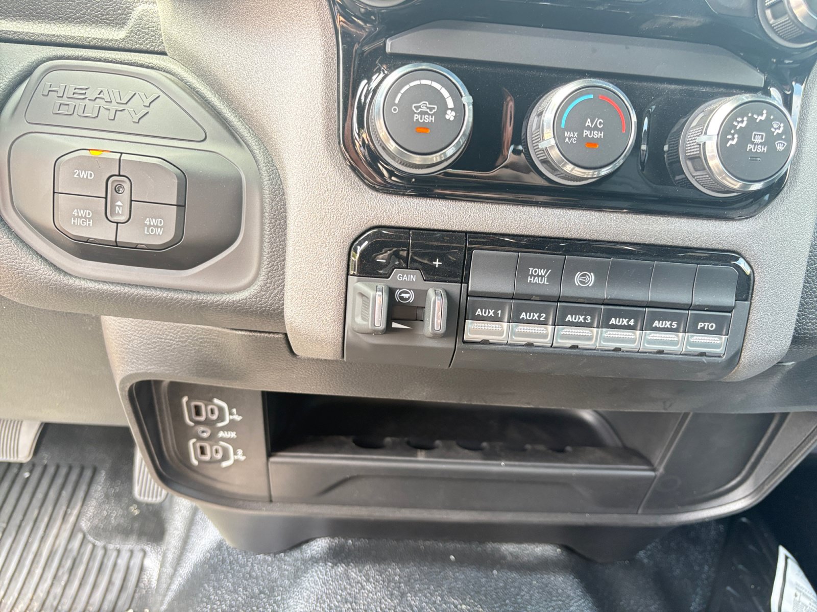 New 2026 RAM 3500 Tradesman AWD/4WD image 19