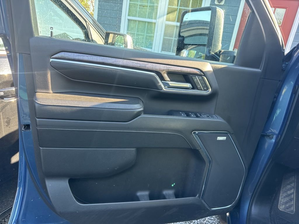 Used 2024 Chevrolet Silverado 2500 LTZ w/ LTZ Premium Package image 17